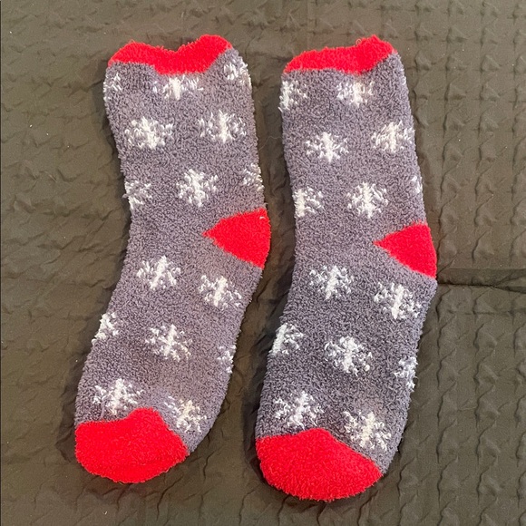 3 Pack of Cozy, fuzzy socks - Picture 6 of 7